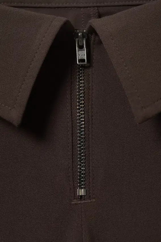 Hose mit niedriger Leibhöhe und ausgestelltem Bein – Dunkelbraun Hose mit niedriger Leibhöhe und ausgestelltem Bein – Dunkelbraun
