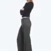 Hose mit niedriger Leibhöhe und ausgestelltem Bein – Dunkelgrau meliert Hose mit niedriger Leibhöhe und ausgestelltem Bein – Dunkelgrau meliert