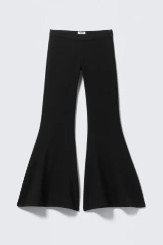 Hose mit niedriger Leibhöhe und ausgestelltem Bein – Schwarz Hose mit niedriger Leibhöhe und ausgestelltem Bein – Schwarz