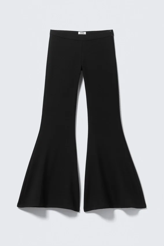 Hose mit niedriger Leibhöhe und ausgestelltem Bein – Schwarz Hose mit niedriger Leibhöhe und ausgestelltem Bein – Schwarz