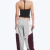 Hose mit niedriger Leibhöhe und weitem Bein im Colour-Blocking-Design – Grau/Rosa/Rot Hose mit niedriger Leibhöhe und weitem Bein im Colour-Blocking-Design – Grau/Rosa/Rot