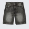 Imoo Denim-Shorts mit niedriger Leibhöhe und weitem Bein – Haunted Black – Schwarz Imoo Denim-Shorts mit niedriger Leibhöhe und weitem Bein – Haunted Black – Schwarz