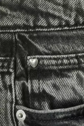 Imoo Denim-Shorts mit niedriger Leibhöhe und weitem Bein – Haunted Black – Schwarz Imoo Denim-Shorts mit niedriger Leibhöhe und weitem Bein – Haunted Black – Schwarz