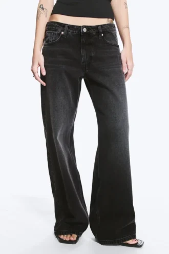 Imoo Low-Rise-Jeans mit weitem Bein – gewaschenes Schwarz Imoo Low-Rise-Jeans mit weitem Bein – gewaschenes Schwarz