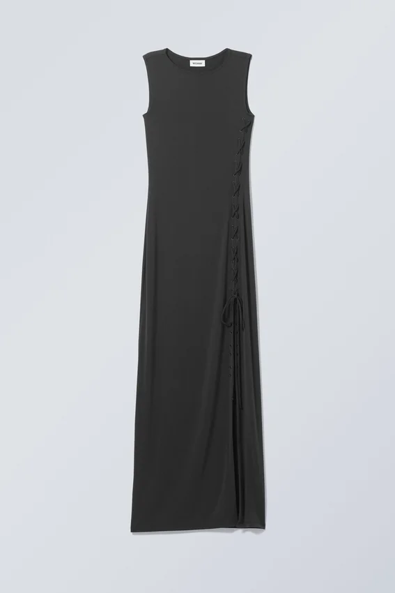 Ira Langes Schnürkleid – Schwarz Ira Langes Schnürkleid – Schwarz
