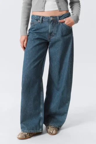 Jeans mit hoher Taille, geschwungenem Rückenteil und geradem Bein – Barrel – Mittelblau Jeans mit hoher Taille, geschwungenem Rückenteil und geradem Bein – Barrel – Mittelblau
