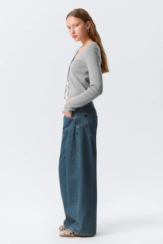 Jeans mit hoher Taille, geschwungenem Rückenteil und geradem Bein – Barrel – Mittelblau Jeans mit hoher Taille, geschwungenem Rückenteil und geradem Bein – Barrel – Mittelblau
