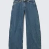 Jeans mit hoher Taille, geschwungenem Rückenteil und geradem Bein – Barrel – Mittelblau Jeans mit hoher Taille, geschwungenem Rückenteil und geradem Bein – Barrel – Mittelblau