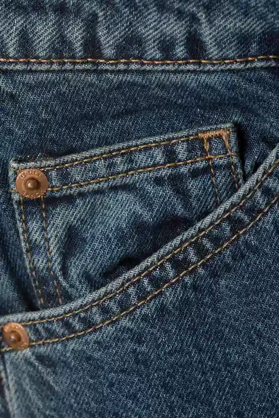 Jeans mit hoher Taille, geschwungenem Rückenteil und geradem Bein – Barrel – Mittelblau Jeans mit hoher Taille, geschwungenem Rückenteil und geradem Bein – Barrel – Mittelblau