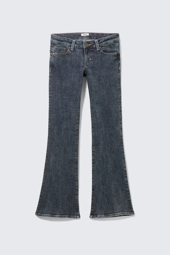 Jeans mit niedriger Leibhöhe, geschwungenem Einsatz und ausgestelltem Bein – Desert Blue – Dunkelblau Jeans mit niedriger Leibhöhe, geschwungenem Einsatz und ausgestelltem Bein – Desert Blue – Dunkelblau