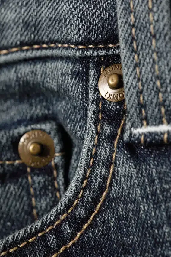 Jeans mit niedriger Leibhöhe, geschwungenem Einsatz und ausgestelltem Bein – Desert Blue – Dunkelblau Jeans mit niedriger Leibhöhe, geschwungenem Einsatz und ausgestelltem Bein – Desert Blue – Dunkelblau