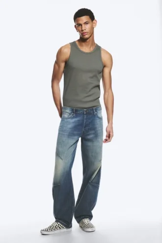 Jeans mit niedriger Leibhöhe, lockerer Passform und konisch zulaufendem Bein – Baltic Blue – Dunkelblau Jeans mit niedriger Leibhöhe, lockerer Passform und konisch zulaufendem Bein – Baltic Blue – Dunkelblau