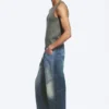 Jeans mit niedriger Leibhöhe, lockerer Passform und konisch zulaufendem Bein – Baltic Blue – Dunkelblau Jeans mit niedriger Leibhöhe, lockerer Passform und konisch zulaufendem Bein – Baltic Blue – Dunkelblau