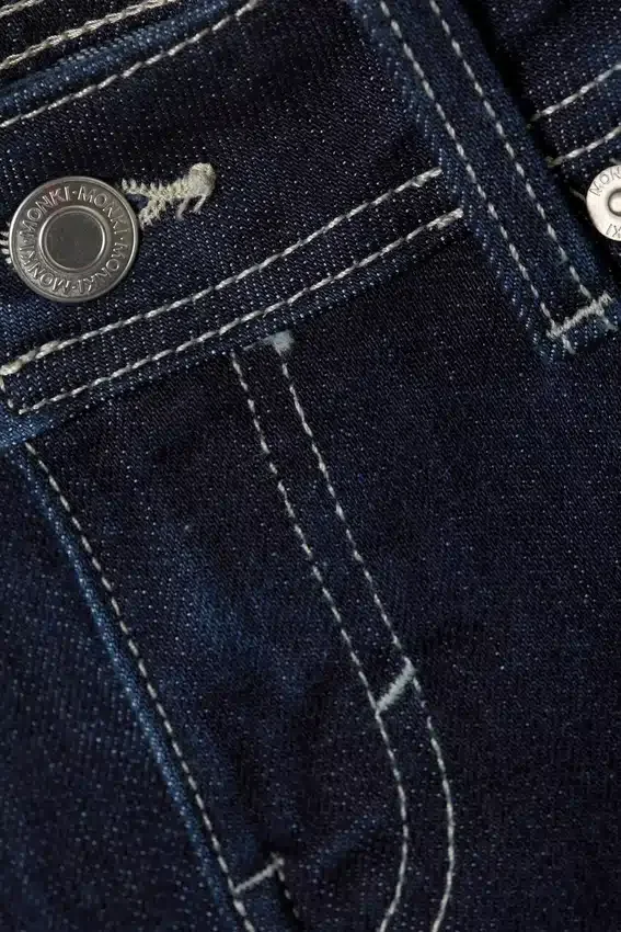Jeans mit niedriger Leibhöhe, schmalem Schnitt und ausgestelltem Bein – Blue Rinse – Dunkelblau Jeans mit niedriger Leibhöhe, schmalem Schnitt und ausgestelltem Bein – Blue Rinse – Dunkelblau
