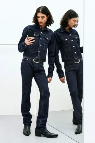Jeans mit niedriger Leibhöhe und schmalem Bein – Blue Rinse – Dunkelblau Jeans mit niedriger Leibhöhe und schmalem Bein – Blue Rinse – Dunkelblau