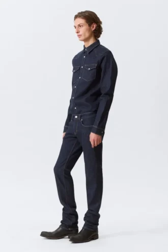 Jeans mit niedriger Leibhöhe und schmalem Bein – Blue Rinse – Dunkelblau Jeans mit niedriger Leibhöhe und schmalem Bein – Blue Rinse – Dunkelblau