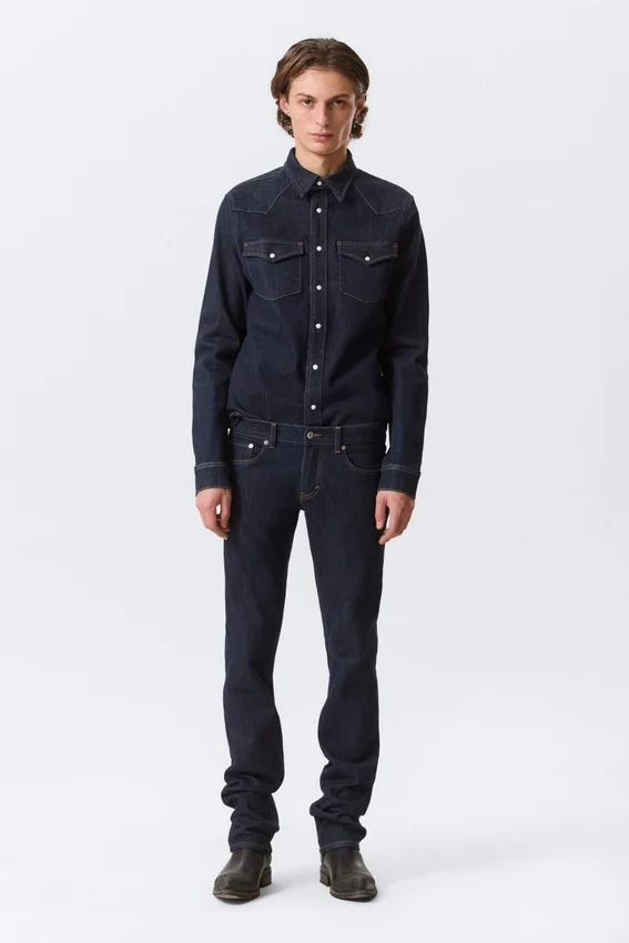 Jeans mit niedriger Leibhöhe und schmalem Bein – Blue Rinse – Dunkelblau Jeans mit niedriger Leibhöhe und schmalem Bein – Blue Rinse – Dunkelblau