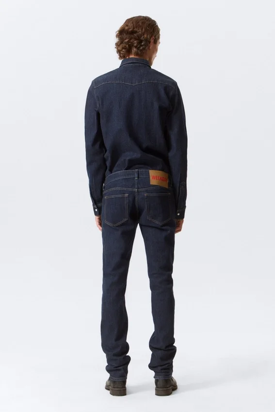 Jeans mit niedriger Leibhöhe und schmalem Bein – Blue Rinse – Dunkelblau Jeans mit niedriger Leibhöhe und schmalem Bein – Blue Rinse – Dunkelblau