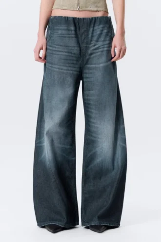Jogginghose aus Denim mit niedriger Leibhöhe und lockerer Passform – Mittelblau – Dunkelblau Jogginghose aus Denim mit niedriger Leibhöhe und lockerer Passform – Mittelblau – Dunkelblau