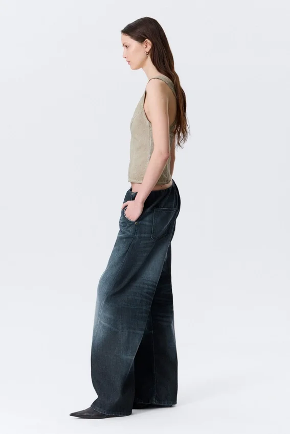Jogginghose aus Denim mit niedriger Leibhöhe und lockerer Passform – Mittelblau – Dunkelblau Jogginghose aus Denim mit niedriger Leibhöhe und lockerer Passform – Mittelblau – Dunkelblau
