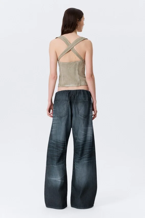 Jogginghose aus Denim mit niedriger Leibhöhe und lockerer Passform – Mittelblau – Dunkelblau Jogginghose aus Denim mit niedriger Leibhöhe und lockerer Passform – Mittelblau – Dunkelblau