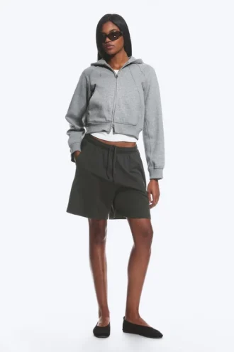 Kapuzenpullover mit Raglanärmeln, Cutline-Schnitt und Reißverschluss – Grau meliert Kapuzenpullover mit Raglanärmeln, Cutline-Schnitt und Reißverschluss – Grau meliert