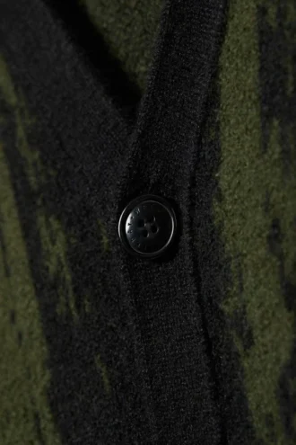 Kastenförmige Strickjacke mit Print – Schwarz/Dunkelkhaki