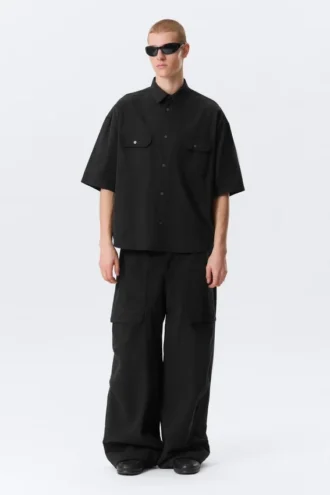 Kastenförmiges Baumwollhemd mit kurzen Shorts – Schwarz