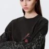 Kastenförmiges bedrucktes Langarmshirt – Washed Black – Dragon Gaze