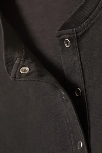 Kastenförmiges Henley-T-Shirt mit langen Ärmeln – Dunkelgrau