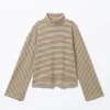 Kastenförmiges Langarmshirt mit Rollkragen – beige- und dunkelbraune Streifen