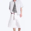 Kastiges Baumwollhemd mit kurzen Shorts – Gestreift, helles Staubbeige Kastiges Baumwollhemd mit kurzen Shorts – Gestreift, helles Staubbeige