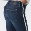 Katsumi Low-Rise-Jeans mit ausgefransten Beinen – Summit Blue – Dunkelblau Katsumi Low-Rise-Jeans mit ausgefransten Beinen – Summit Blue – Dunkelblau