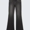 Katsumi Low-Rise-Jeans mit schmalem, ausgestelltem Bein – Phantom Black – Schwarz Katsumi Low-Rise-Jeans mit schmalem, ausgestelltem Bein – Phantom Black – Schwarz
