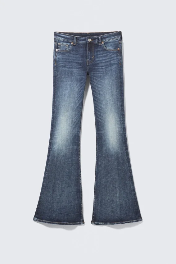 Katsumi Low Rise Slim Flared Leg Jeans – Board Blue – Mittelblau Katsumi Low Rise Slim Flared Leg Jeans – Board Blue – Mittelblau