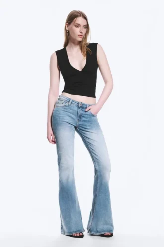 Katsumi Low Rise Slim Flared Leg Jeans – Climb Blue – Hellblau