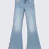 Katsumi Low Rise Slim Flared Leg Jeans – Climb Blue – Hellblau Katsumi Low Rise Slim Flared Leg Jeans – Climb Blue – Hellblau