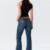Katsumi Low Rise Slim Flared Leg Jeans – Peak Blue – Mittelblau Katsumi Low Rise Slim Flared Leg Jeans – Peak Blue – Mittelblau