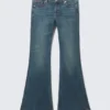 Katsumi Verzierte Low-Rise-Jeans mit schmalem, ausgestelltem Bein – Verziert Blau – Dunkelblau Katsumi Verzierte Low-Rise-Jeans mit schmalem, ausgestelltem Bein – Verziert Blau – Dunkelblau