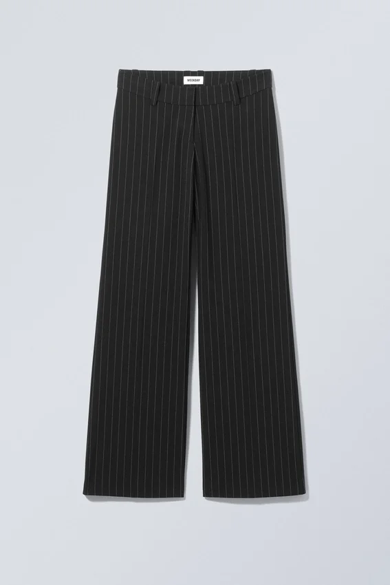 Keel-Hose mit niedriger Leibhöhe – Schwarz mit Nadelstreifen Keel-Hose mit niedriger Leibhöhe – Schwarz mit Nadelstreifen