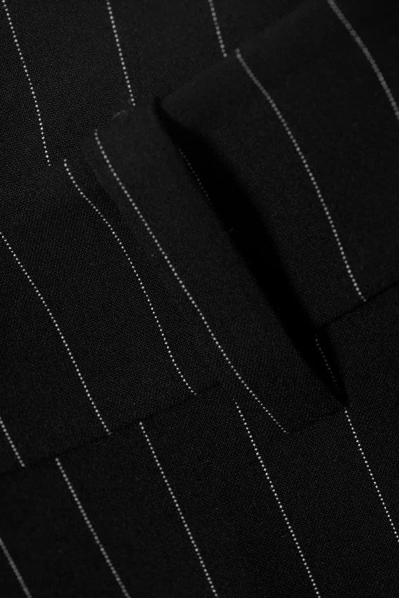 Keel-Hose mit niedriger Leibhöhe – Schwarz mit Nadelstreifen Keel-Hose mit niedriger Leibhöhe – Schwarz mit Nadelstreifen