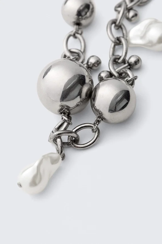Kette mit klobigen Perlenanhängern – Silber Kette mit klobigen Perlenanhängern – Silber