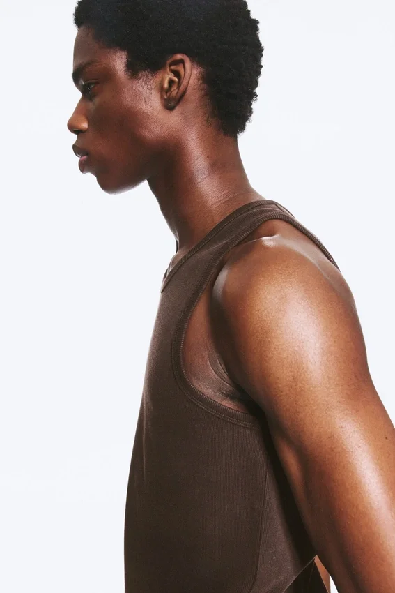 Klassisches geripptes Tanktop – Dunkelbraun Klassisches geripptes Tanktop – Dunkelbraun