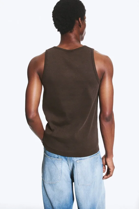 Klassisches geripptes Tanktop – Dunkelbraun Klassisches geripptes Tanktop – Dunkelbraun