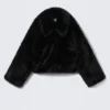 Kunstfell-Reißverschlussjacke – Schwarz Kunstfell-Reißverschlussjacke – Schwarz