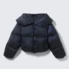 Kurze Daunenjacke mit hohem Kragen – Dunkelblau