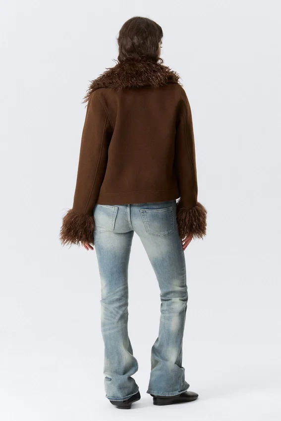 Kurze Jacke mit Kunstfellbesatz – Dunkelbraun Kurze Jacke mit Kunstfellbesatz – Dunkelbraun