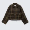 Kurze, kastenförmige Jacke mit Reißverschluss – dunkelbraunes Karomuster Kurze, kastenförmige Jacke mit Reißverschluss – dunkelbraunes Karomuster