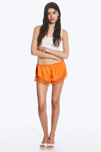 Kurze Satin-Spitzen-Shorts – Orange