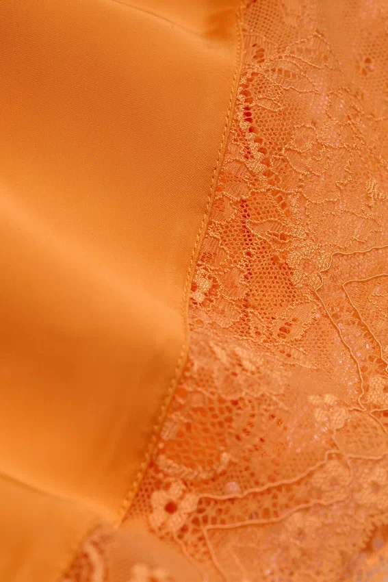 Kurze Satin-Spitzen-Shorts – Orange Kurze Satin-Spitzen-Shorts – Orange